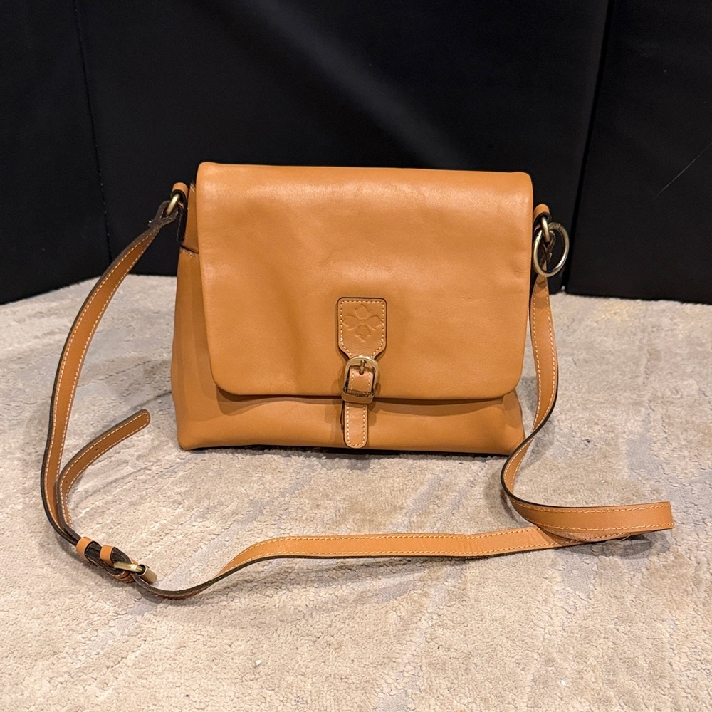 Patricia‎ Nash Mili Tan Soft Leather
Medium Flap Crossbody great shape